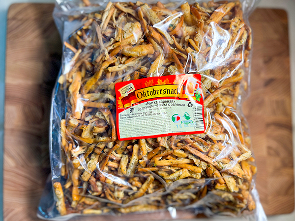 Нитка ЖАРЕНАЯ "Чеснок с зеленью" Oktobersnack 1 кг (сырный продукт) в Тольятти